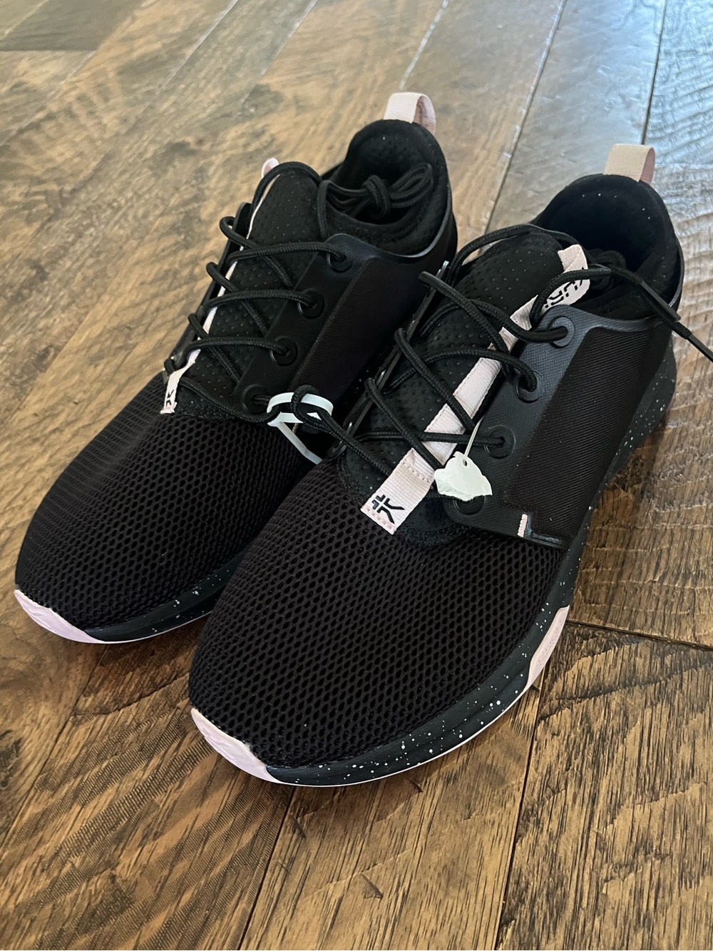 NWOT KURU Atom shoes